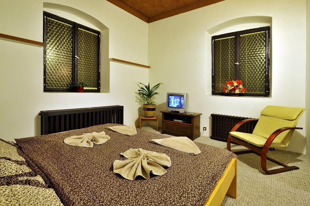 Hotel Kovarna ديشين المظهر الخارجي الصورة