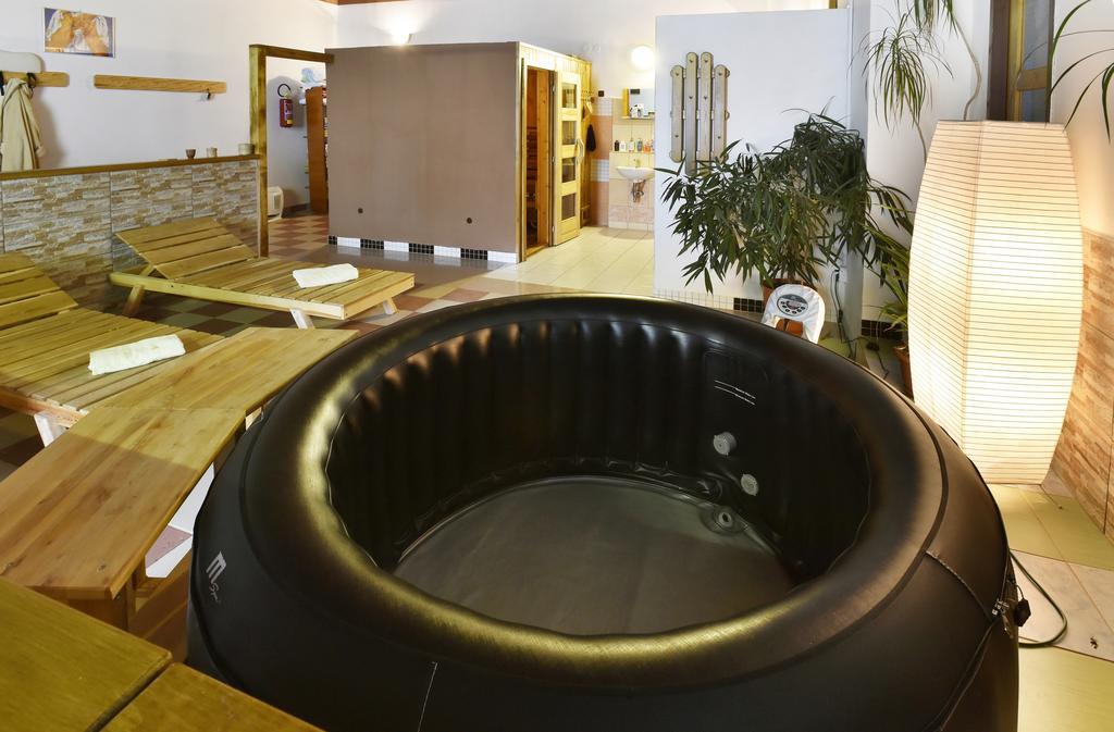 Hotel Kovarna ديشين المظهر الخارجي الصورة