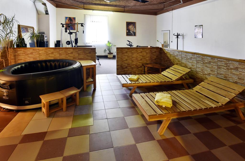 Hotel Kovarna ديشين المظهر الخارجي الصورة