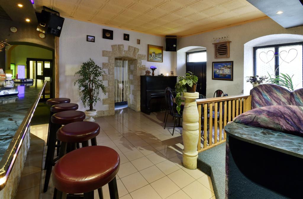 Hotel Kovarna ديشين المظهر الخارجي الصورة