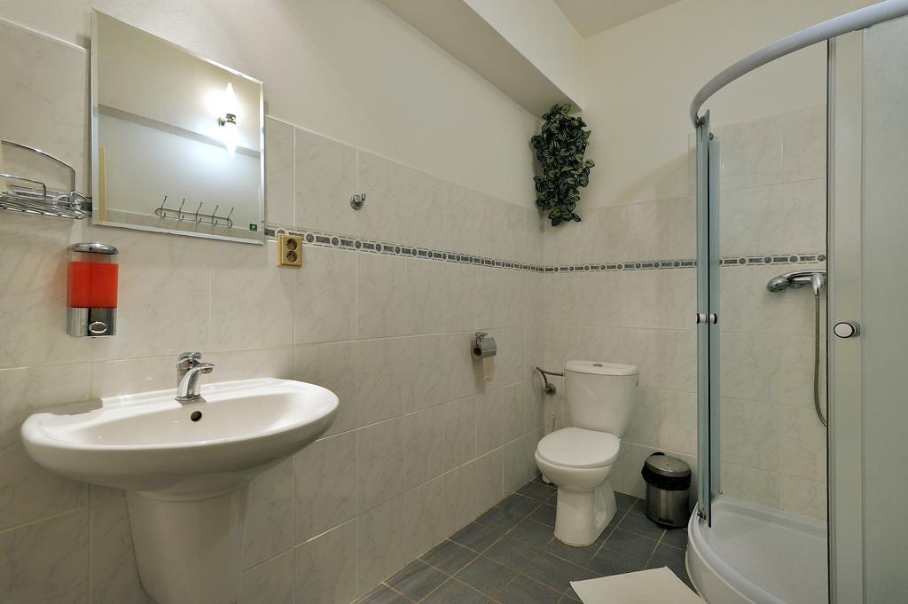 Hotel Kovarna ديشين المظهر الخارجي الصورة