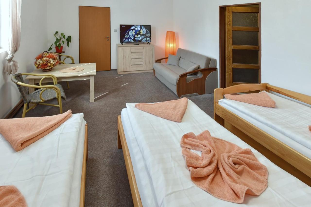 Hotel Kovarna ديشين المظهر الخارجي الصورة