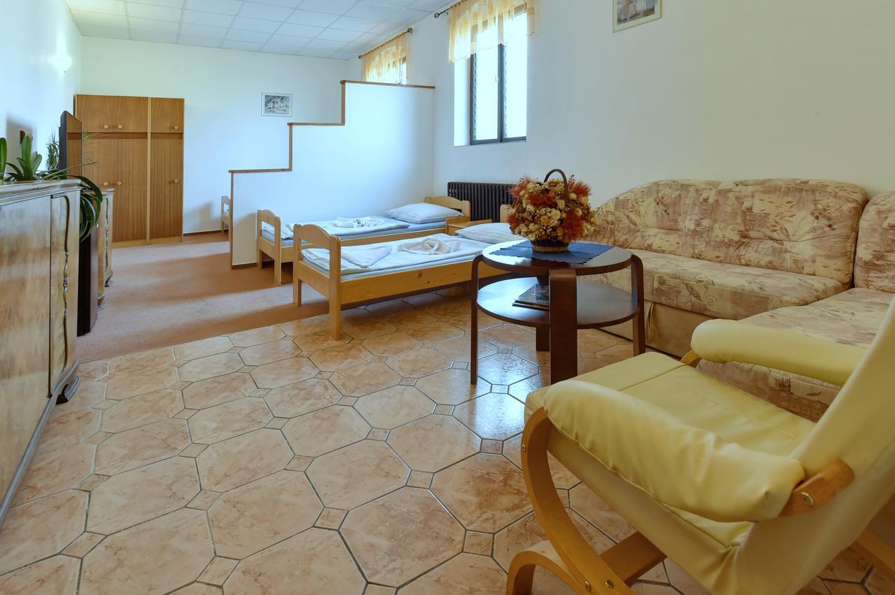 Hotel Kovarna ديشين المظهر الخارجي الصورة