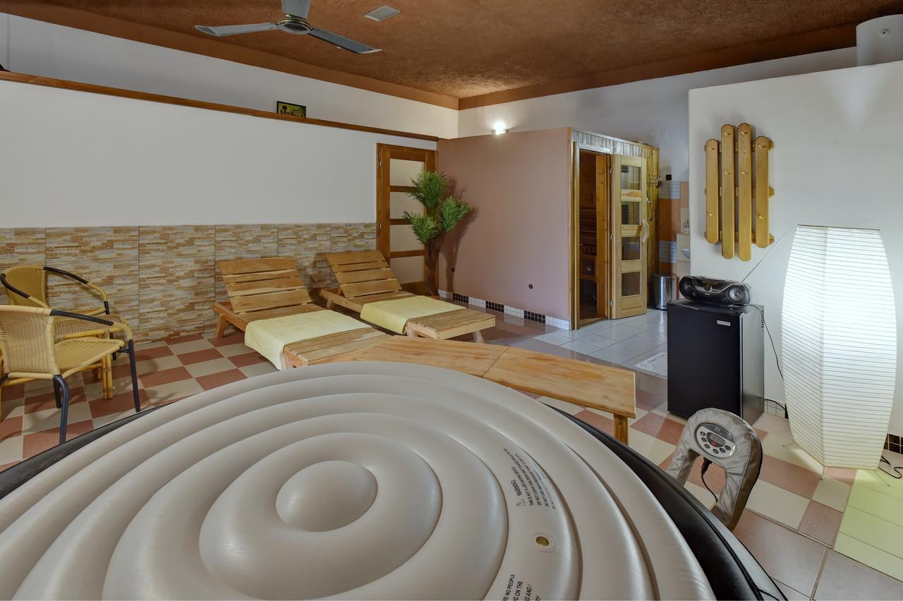 Hotel Kovarna ديشين المظهر الخارجي الصورة