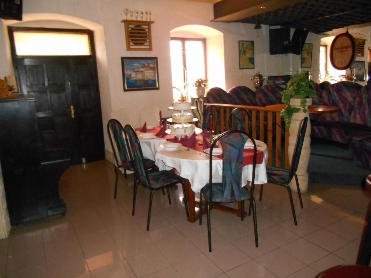 Hotel Kovarna ديشين المظهر الخارجي الصورة